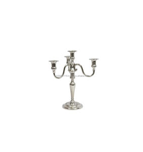 Candélabre en aluminium de haute qualité avec un design intemporel adapté aux maisons formelles et aux occasions élégantes - Product Image 6