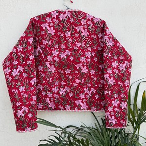Veste matelassée pour femme, imprimé floral, col en V, manches trois quarts, rouge rose, aspect coton, vêtement d'extérieur - Product Image 2