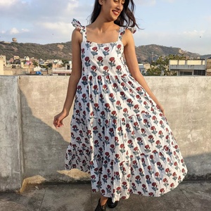 Robe longue vintage en coton indien avec broderie florale imprimée à la main, col carré, tunique maxi pour femmes - Product Image 1