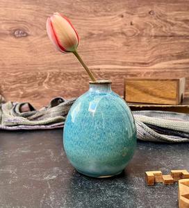 Vase en céramique bleu sarcelle captivant, en forme de mini-bouteille arrondie, finition brillante et accent élégant pour une décoration de table stylée - Product Image 3