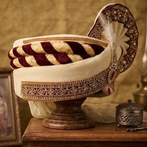 Turban de marié artisanal en velours crème bordeaux avec Kalgi rubis, Safa Pagri pour mariage royal, vente en gros, pour tenue de marié indien - Product Image 2