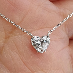 Colgante Solitario de Diamante Corte Corazón en Plata 925 con Engaste de Garra, Joyería Clásica de Compromiso para Mujer - Product Image 3