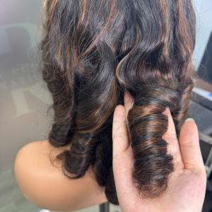 Vente en gros de cheveux bouclés de haute qualité avec doigts de piano du Vietnam Meilleur prix Dentelle transparente Cheveux de luxe de haute qualité Meilleur prix - Product Image 5