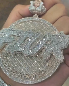 CONCEPTION Colgante Hip Hop Personalizado con Letra Redonda, Chapado en Plata 925 con Cadena Incluida, para Hombre, con Moissanita D VVS Certificada GRA - Product Image 1