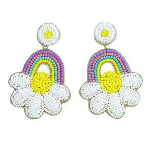 Pendientes de cuentas de semillas de arcoíris de estilo clásico hechos a mano con parte posterior de fieltro de perlas inspirados en el diseño colgante facetado DE LA India para mujeres - Product Image 5