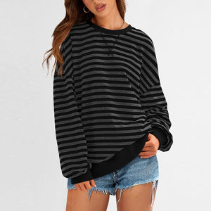 Nouvelle collection de sweat-shirts confortables et surdimensionnés pour femmes, col rond, coupe ample, logo sur le devant, tricotés. - Product Image 4