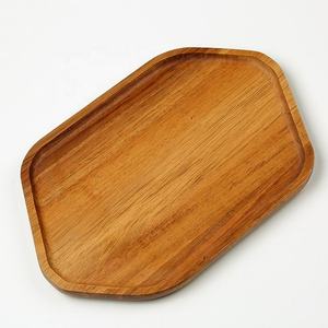 Plateau de service en bois naturel fait main, plateau en bois rustique au design élégant pour la cuisine, la salle à manger, la table basse - Product Image 1