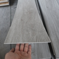 Plancher en vinyle rigide SPC, système de pose par clic, installation facile pour les distributeurs et les constructeurs
