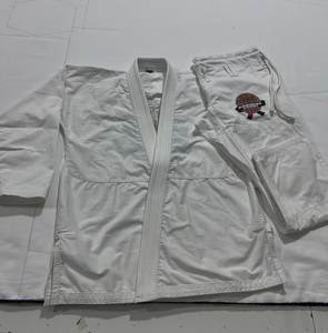 Uniforme de judo blanc avec bordure bleue, vêtements d'arts martiaux en coton durable, équipement d'entraînement unisexe, vente en gros - Product Image 6