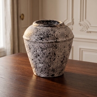 Vase et pot à fleurs en céramique d'argile blanche marbrée vintage, faits à la main, rustiques et vieillis, pour la décoration intérieure moderne