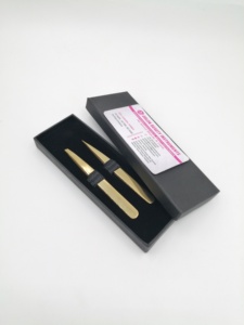 Pince à épiler professionnelle plaquée or en acier inoxydable à pointe biseautée, personnalisable avec logo, pour épilation des poils incarnés - Product Image 1