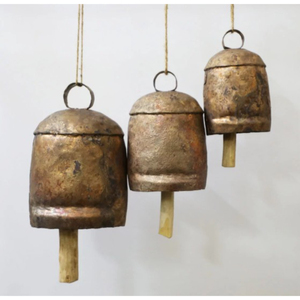 Campanas rústicas vintage para decoración de árboles de Navidad, campanas colgantes de hierro dorado envejecido, adornos de campanas armoniosas en cuerda de yute, en oferta. - Product Image 3