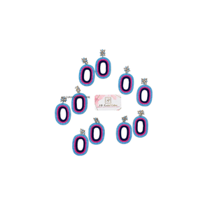 Pendientes hechos a mano con forma personalizada, con pedrería y cuentas de vidrio, estilo moderno para escuelas y universidades, con intrincado trabajo de cuentas. - Product Image 1