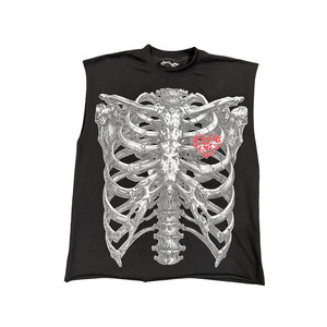 เสื้อกล้ามผู้ชายสีดำ คอกลม ผ้าฝ้ายเจอร์ซีย์ 100% พิมพ์ลายตัวอักษร สไตล์ลำลอง โลโก้ด้านหน้า น้ำหนัก 220 กรัม - Product Image 1