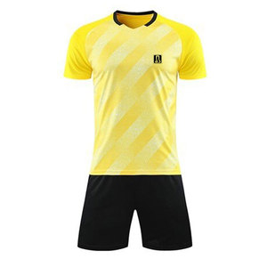 Tenue de football athlétique respirante et à séchage rapide, idéale pour l'entraînement intensif et le confort le jour du match, parfaite pour les équipes. - Product Image 1