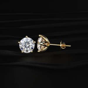 Pendientes Clásicos de Moissanita de Corte Redondo, 4 TCW, Incoloros VVS, Oro de 14K, Solitario de 2 Quilates, 6 Puntas, Cierre de Rosca Tipo Loto, Hechos a Mano - Product Image 4
