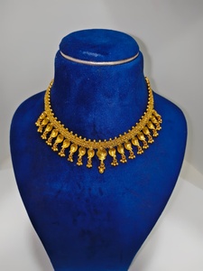 Collier ras du cou traditionnel en or mat avec motif Paisley et chaîne à maillons ornée de perles complexes, idéal pour les mariages ethniques et les fêtes. - Product Image 2