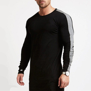 T-shirt sport pour homme à manches longues, col rond, séchage rapide, coupe ajustée, noir avec empiècements gris, en polyester tricoté - Product Image 2