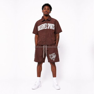 Ensemble coupe-vent personnalisé streetwear pour homme – Survêtement léger et respirant avec short de sport écologique - Product Image 1