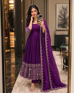 เปิดตัวผ้าไหมจีนที่กำลังมาแรง gwon & pent & dupatta reddy ที่กำลังมองหาสำหรับผู้หญิง - Product Image 2