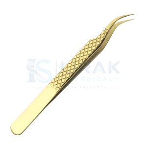 Pinces à cils de précision plaquées or avec pointe lisse pour cils volumineux et classiques - Product Image 4