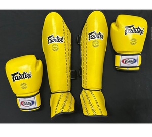 ถุงมือชกมวยหนังสำหรับฝึกชกมวย fairtex muay Thai และ Shin Pad สีเหลือง - Product Image 1