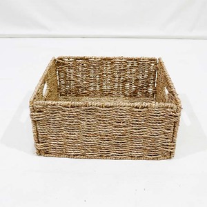 Panier de rangement rectangulaire en jonc de mer tressé à la main avec poignées découpées pour armoire - Product Image 4
