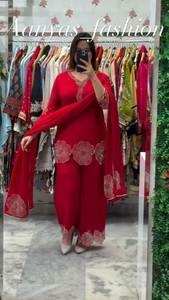 Set Salwar Modern Gaya Baru dengan Cetakan Bunga Sutra Buatan Tangan untuk Wanita, Cocok untuk Penggunaan Sehari-hari, Kantor, Pesta & Acara Musim Dingin - Product Image 2