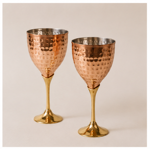 Copa de Vino de Cobre Martillado 100% Puro, Hecha a Mano, con Elegante Soporte de Latón, Cáliz Metálico Aislado para Regalos de Boda - Product Image 1