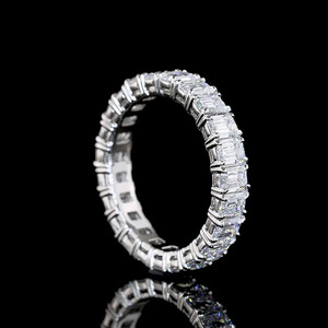Anillo de Eternidad con Diamantes de Corte Esmeralda Cultivados en Laboratorio, Engaste de Garras, para Boda, Compromiso o Fiesta, en Rodio, Oro de 10K, 14K, 18K, Plata 925, 935 - Product Image 4