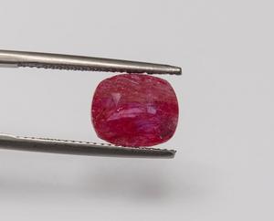 พลอยทับทิมพม่าธรรมชาติสีแดง ไม่ผ่านการอบอุ่น รูปทรงคุชชั่น สำหรับทำแหวน - Product Image 1