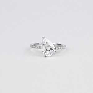 Anillo de Diamante Cultivado en Laboratorio con Corte Pera, 1-4ct, Oro Amarillo, Solitario, Media Eternidad, Anillo de Compromiso, Piedra de Nacimiento de Abril, Hecho a Mano, Aniversario - Product Image 4