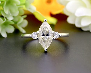 Anillo de Compromiso Clásico con Tres Diamantes de Corte Brillante para Mujer, Chapado en Oro de 14K, Certificado IGI, Joyería para Aniversario de Bodas - Product Image 1