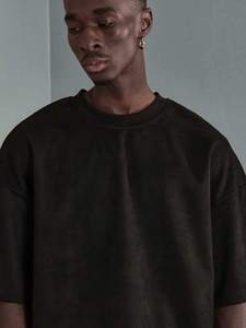 เสื้อยืดผู้ชายปักลาย 3 มิติ สีดำ ผ้าคอตตอนหนานุ่ม ทรงโอเวอร์ไซส์ สตรีทแวร์ รับสกรีนโลโก้ เสื้อยืดโอเวอร์ไซส์พรีเมียมแบบเรียบ - Product Image 4