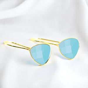 Boucles d'oreilles en calcédoine bleu ciel, forme trilobée, argent 925 plaqué or |   Boucles d'oreilles pendantes serties de pierres précieuses pour femmes - Product Image 1