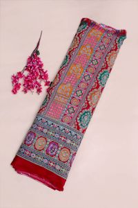 Tissu imprimé géométrique rouge à motifs décoratifs avec bordure épaisse pour la confection de robes Kurti, tissu pour vêtements ethniques. - Product Image 5