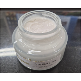 Crème hydratante régénérante pour la peau, enrichie en céramides, pour un confort profond, un effet tonifiant et un éclat thérapeutique, sans parabène. - Product Image 3