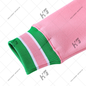 เสื้อสเวตเชิ้ตอัลฟ่า แคปป้า อัลฟ่า รุ่นปี 1908 สีชมพู-เขียว แบบคัลเลอร์บล็อก ผ้าฟลีซ สำหรับสมาชิกสมาคมนักศึกษาหญิง - Product Image 3