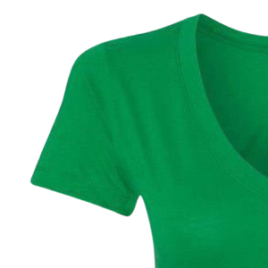 เสื้อยืดคอวี AKA Mom สีเขียวเคลลี่ ลายหัวใจสีชมพู เสื้อสตรีสำหรับชมรมนักเรียนหญิง เนื้อผ้านุ่ม สวมใส่สบาย แฟชั่นลำลอง - Product Image 2
