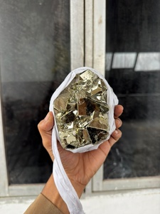 Pirita en Bruto en Clúster, Piedra de Cristal de Forma Irregular, Energía Curativa, Grado Coleccionable de Arte, Espécimen Mineral Natural de Gujarat, India - Product Image 1