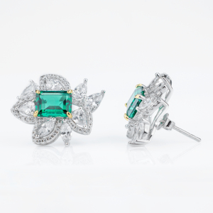 Boucles d'oreilles clous élégantes en argent sterling 925 plaqué rhodium avec zircon taille poire et halo floral, bijoux de luxe pour mariage - Product Image 2
