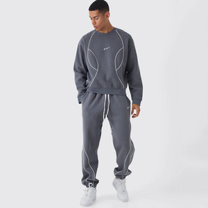 Conjunto de chándal de alta demanda: Sudadera con capucha y cremallera M Star de corte holgado y sobredimensionado, y pantalones de chándal tipo jogger con ribetes para hombre. - Product Image 1