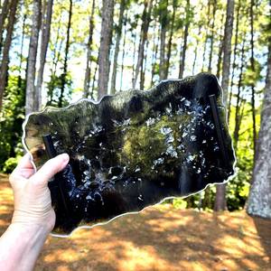 Bandeja de Resina Personalizable Hecha a Mano Inspirada en Ágata con Escamas Negras y Plateadas, Tabla Decorativa para Charcutería - Product Image 5