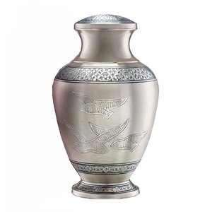 Urna de cremación de metal a precio al por mayor para cenizas humanas y suministros funerarios Urnas de cremación hechas a mano de la mejor calidad - Product Image 1