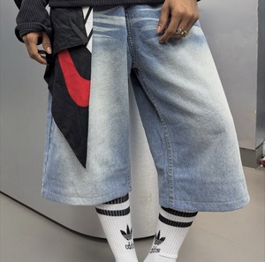 Shorts en jean brodés, déchirés, délavés à l'acide, avec logo personnalisé, patchwork, bords bruts, qualité durable, respirant, style urbain - Product Image 3