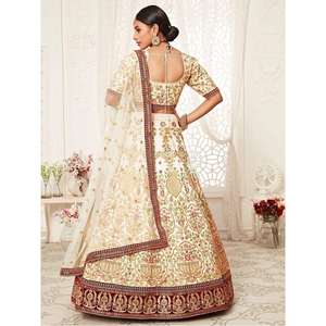 Tenue de mariage en soie brodée blanc cassé enchanteur Lehenga Choli - Product Image 6