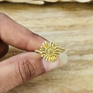2026 Latest Design <b>Sunflower</b> Statement <b>Ring</b> Floral Brass <b>Rings</b> For Women 18k Gold Plated Twisted Band Dainty Wholesale/OEM/ODM - Product Image 3