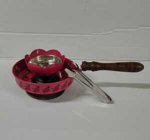Ensemble brûleur d'encens indien en métal jaune à motif floral, avec pince en métal à manche en bois faite à la main, pour la décoration intérieure toute l'année - Product Image 3