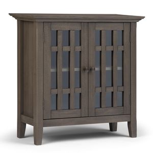 Meuble de rangement bas de style farmhouse Bedford Grey pour salon - Product Image 1