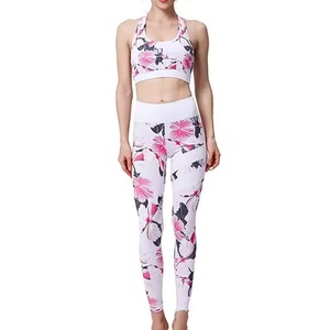 Ensemble de yoga et de vêtements de sport personnalisés haut de gamme pour femmes, style tendance, 100 % polyester, taille haute, sans couture - Product Image 4